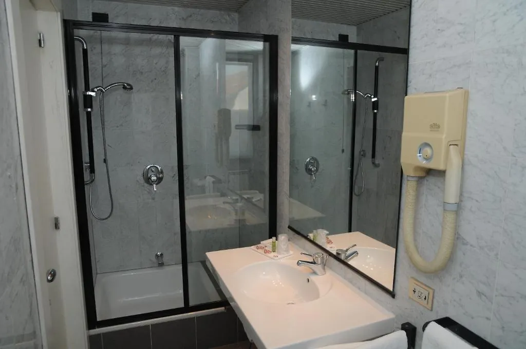 Hotel Del Riale Parabiago Italia